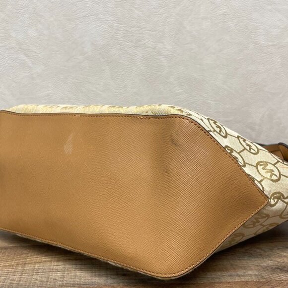 Michael Kors Beige / Brown Signature MK Kempton Shoulder Bag - Picture 6 of 6